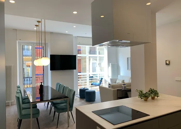 Arrasate Stylish, Super And New.